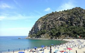 Villetta Baia San Montano